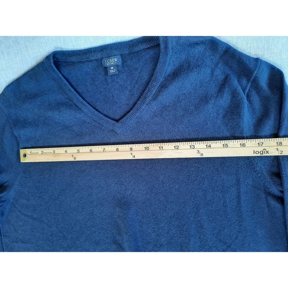 J. Crew Men's Medium V-Neck Stretch Sweater Long Sleeve Navy Blue Cashmere Blend - Picture 2 of 8